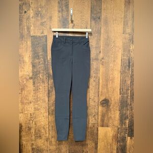NWT Lululemon City Sleek 5 Pocket 7/8 Pant
Obsidian Size 25